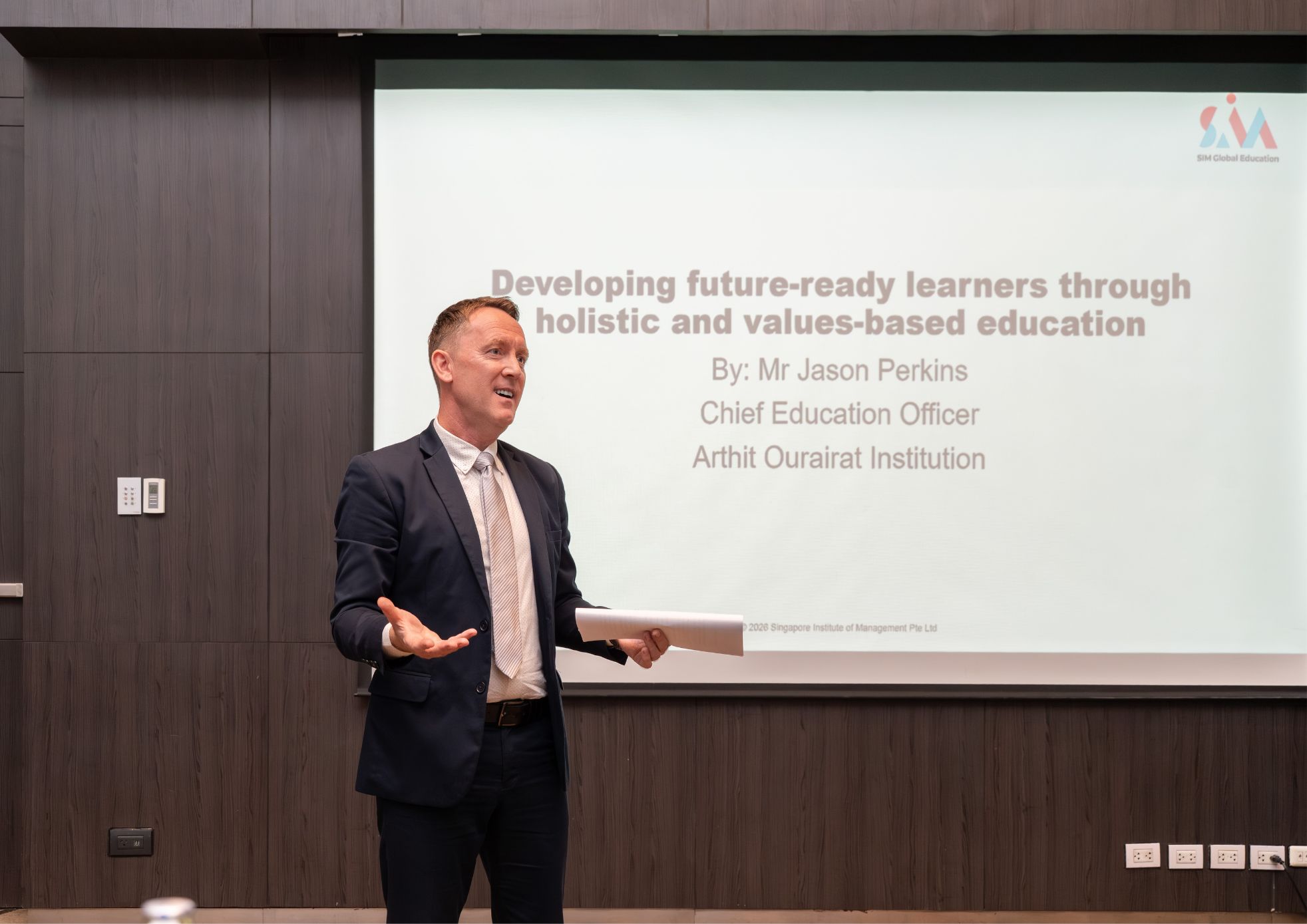 ส่งลูกเรียนสิงคโปร์ให้รอด ไม่ใช่แค่เรื่องเกรด! มารู้จักระบบใหม่ที่จะช่วยเตรียมลูกให้พร้อมตั้งแต่ยังอยู่ในไทย